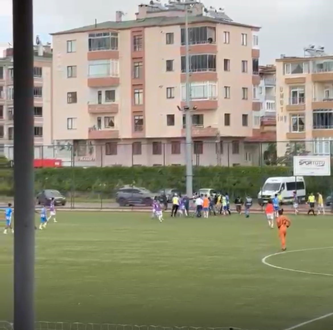 KAYSERİ DEVELİ STADI’NDA OYNANAN YILDIRIM BEYAZIT ŞAFAKSPOR İLE CIRGALANSPOR MAÇI HAKEME...
