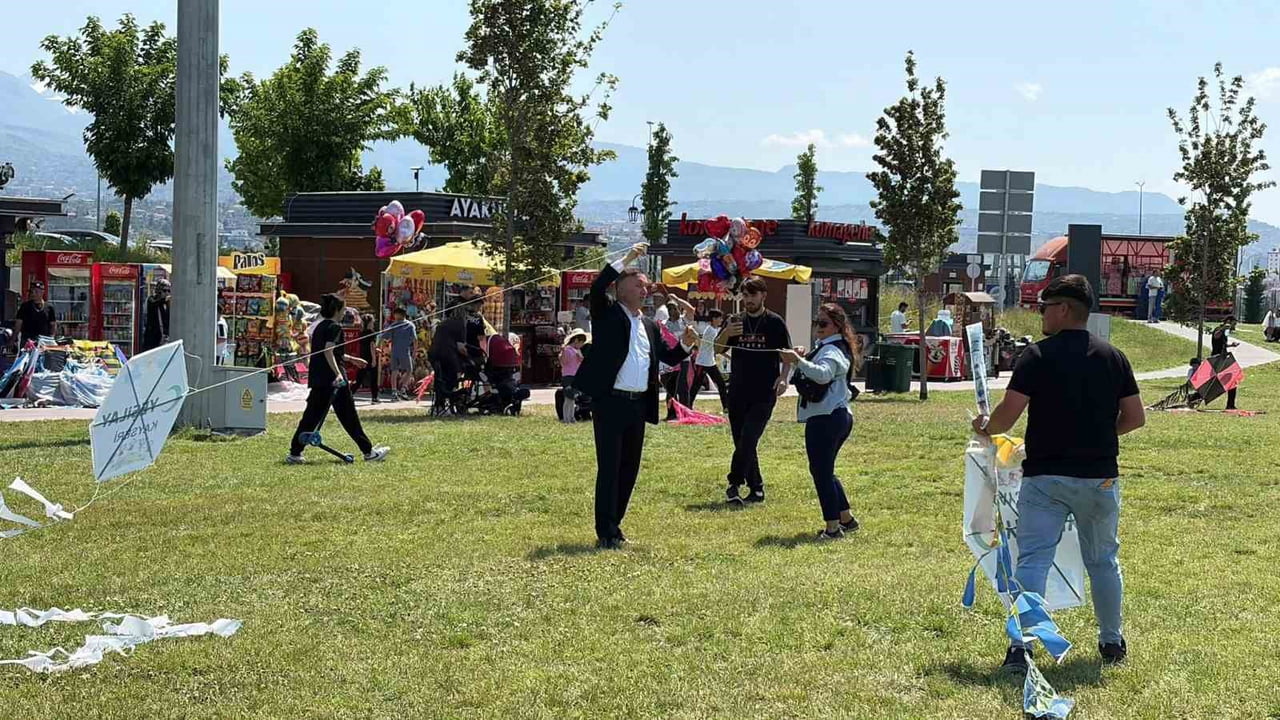 KAYSERİ İL MİLLİ EĞİTİM MÜDÜRLÜĞÜ İLE YEŞİLAY KAYSERİ ŞUBESİ İŞBİRLİĞİ İLE 3. GELENEKSEL UÇURTMA...