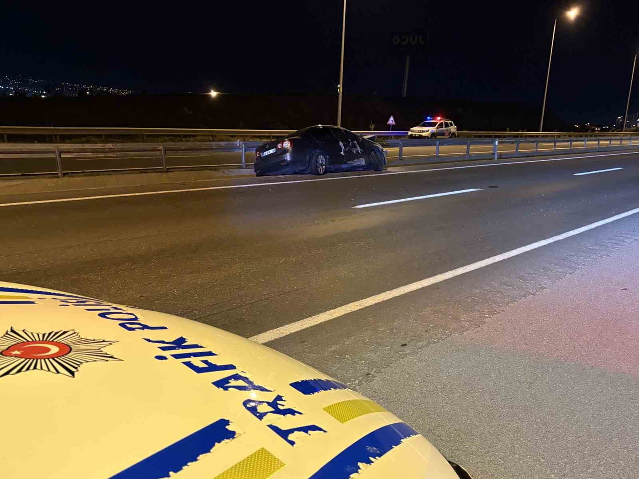 KAYSERİ’NİN KOCASİNAN İLÇESİNDE DİREKSİYON HAKİMİYETİ KAYBOLAN OTOMOBİL ÖNÜNDEKİ OTOMOBİLE ARKADAN...
