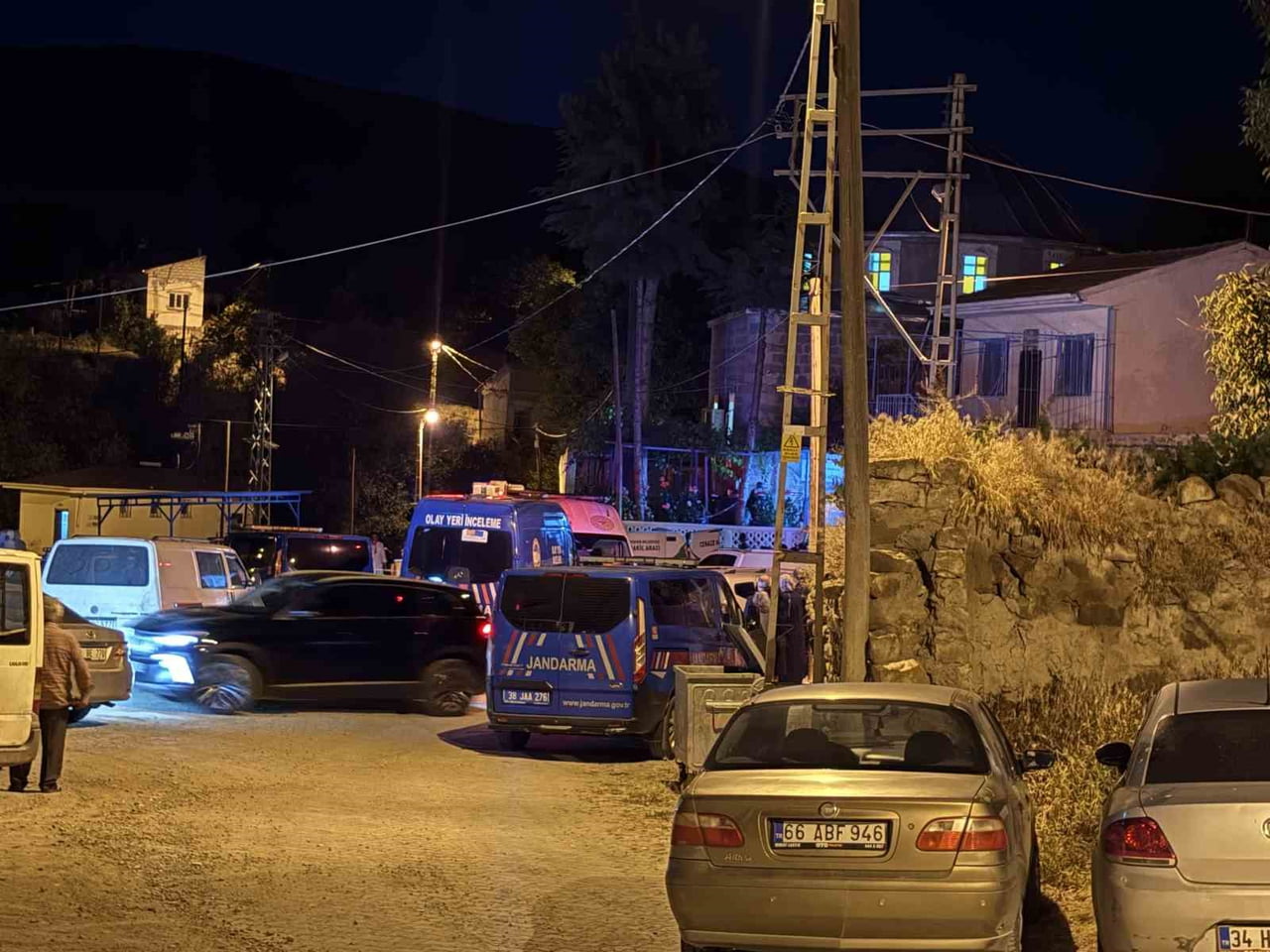 KAYSERİ’NİN KOCASİNAN İLÇESİNDE PSİKOLOJİK SORUNLARI OLDUĞU İDDİA EDEN BİR ŞAHIS, YATSI NAMAZINA...