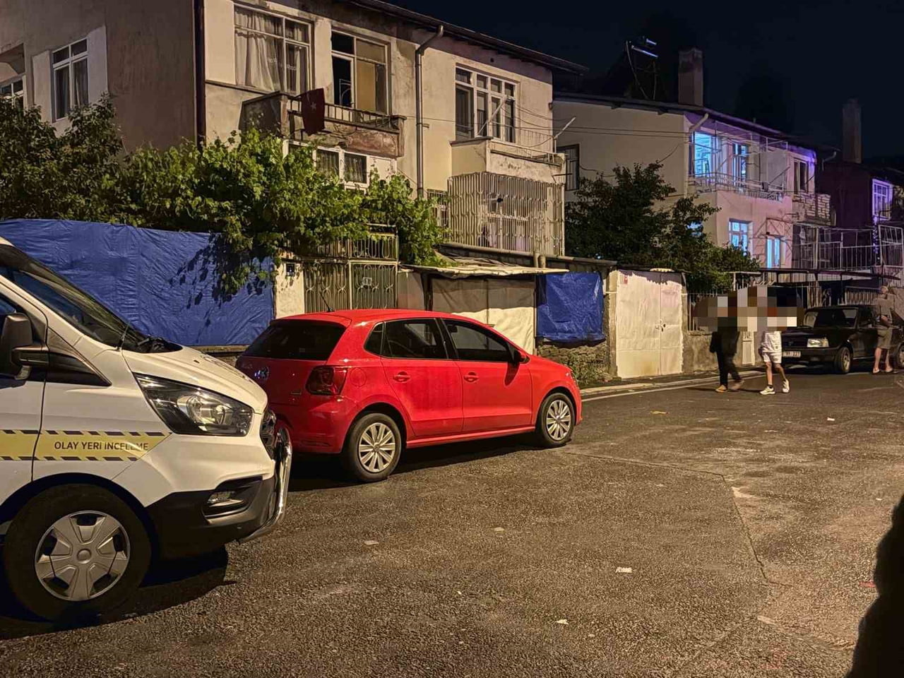 KAYSERİ’NİN MELİKGAZİ İLÇESİNDE 2 KATLI BİR EV İDDİAYA GÖRE EV SAHİBİYLE ARASINDA HUSUMET BULUNAN...