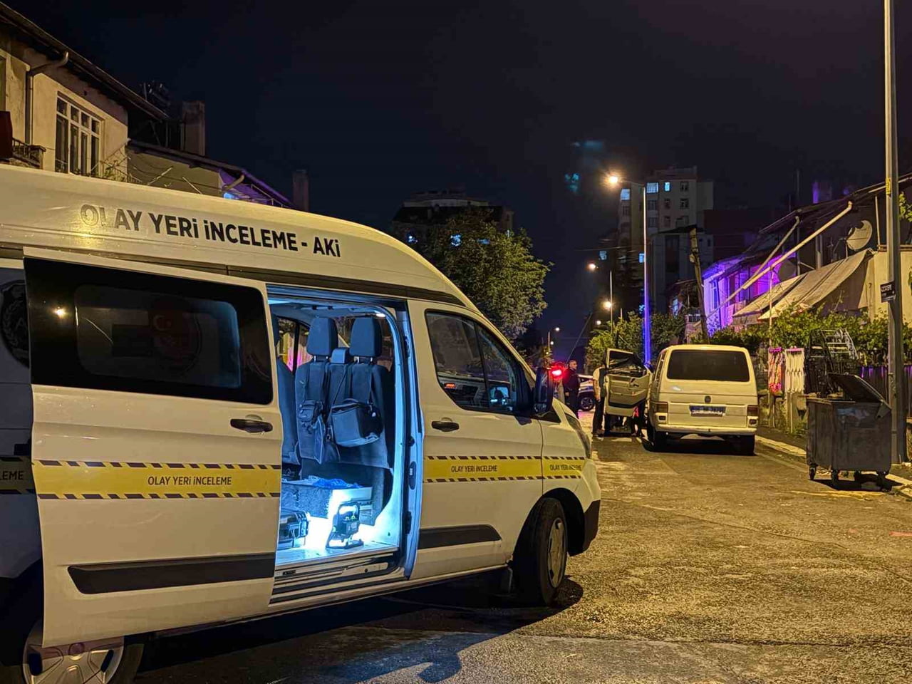 KAYSERİ’NİN MELİKGAZİ İLÇESİNDE 2 KATLI BİR EV İDDİAYA GÖRE EV SAHİBİYLE ARASINDA HUSUMET BULUNAN...