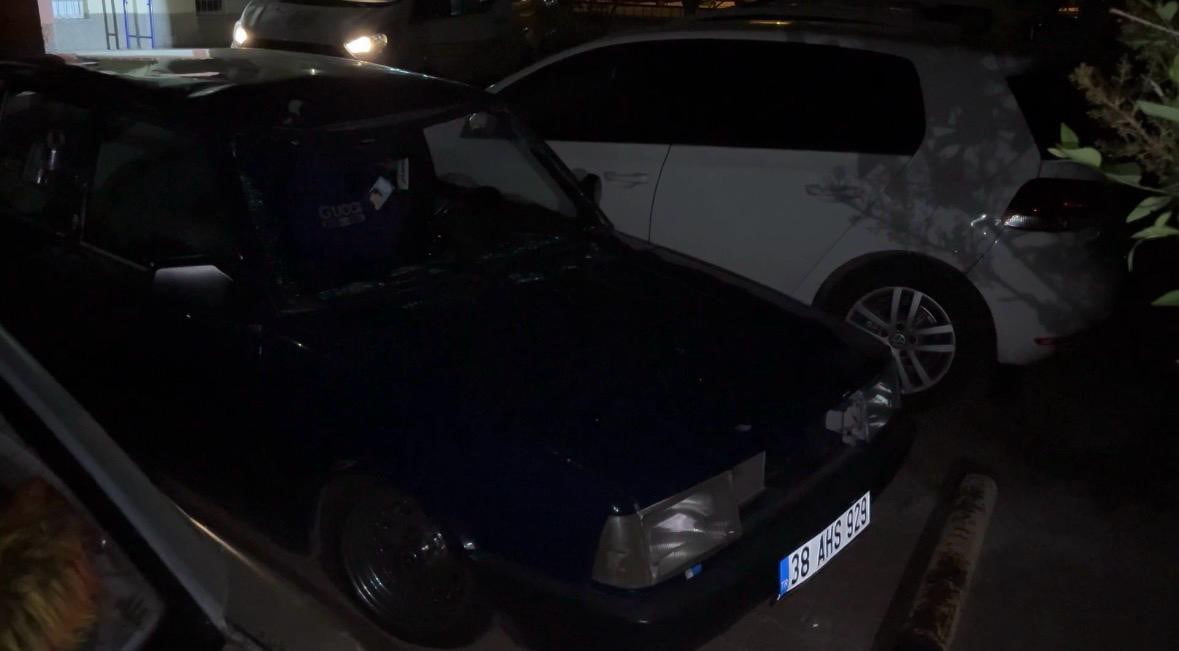 KAYSERİ’NİN MELİKGAZİ İLÇESİNDE BİR ŞAHIS OTOMOBİLİYLE YAYAYA ÇARPIP KAÇARKEN, KAZADA YAYA AĞIR...