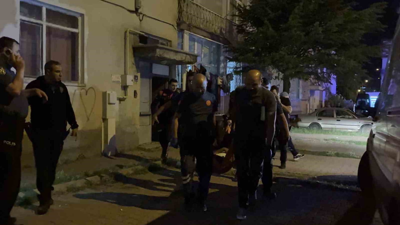KAYSERİ’NİN MELİKGAZİ İLÇESİNDE SİLAHLI YARALAMA İHBARI EKİPLERİ HAREKETE GEÇİRDİ. OLAY YERİNDE...