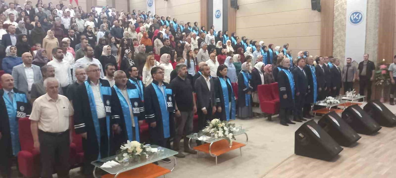 KAYSERİ ÜNİVERSİTESİ (KAYÜ) DEVELİ İLAHİYAT FAKÜLTESİ İLK MEZUNLARINI VERDİ. TAMAMINA YAKINI KIZ...