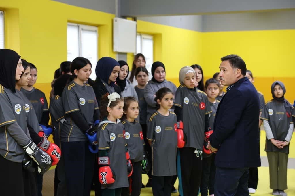 KAYSERİ VALİSİ GÖKMEN ÇİÇEK’İN ÖNCÜLÜĞÜNDE HAYATA GEÇİRİLEN VE GENÇLERİ SPORLA BULUŞTURMAYI...