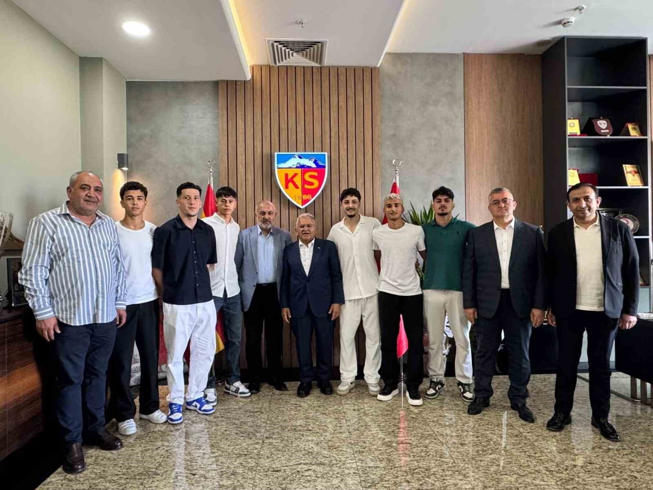 KAYSERİSPOR, ALTYAPIDAN 6 OYUNCU İLE PROFESYONEL SÖZLEŞME İMZALADI.