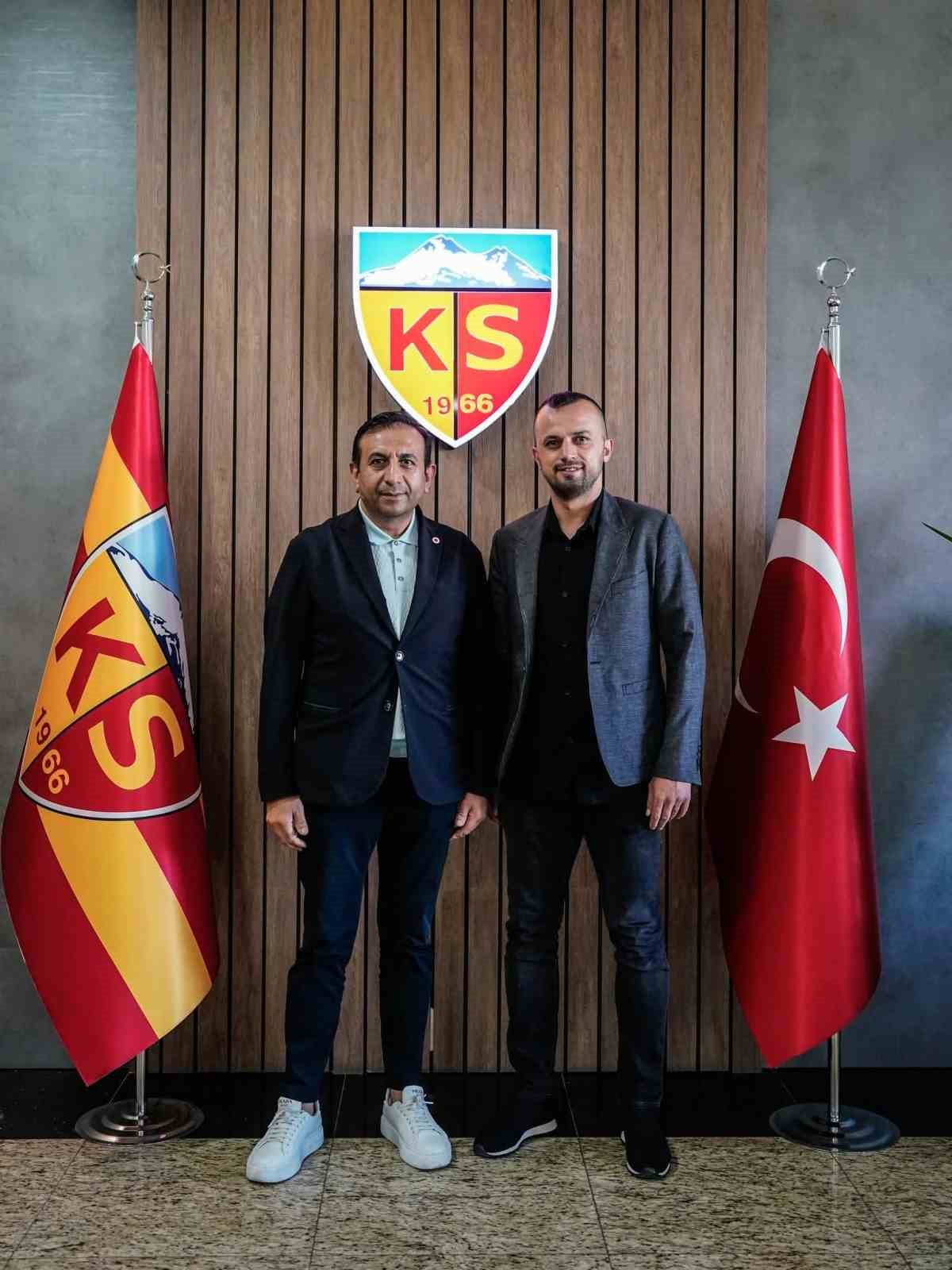 KAYSERİSPOR, İLHAN PARLAK'IN KULÜBÜN GENEL KOORDİNATÖRLÜK GÖREVİNE GETİRİLDİĞİNİ...