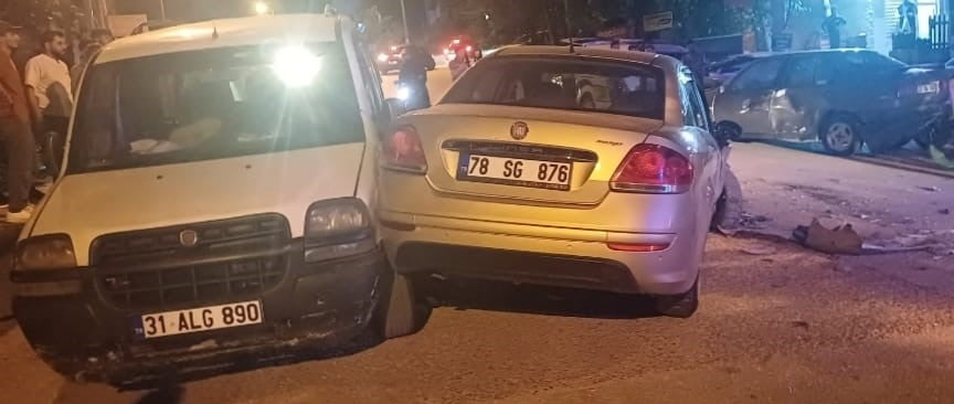 KAZA, 100. YIL MAHALLESİ 1003. CADDE’DE MEYDANA GELDİ. İDDİAYA GÖRE, A.B. İDARESİNDEKİ OTOMOBİL...