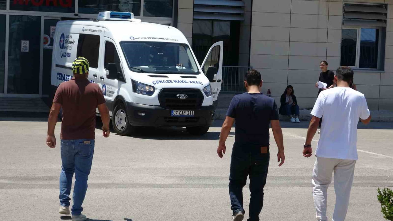 KAZADA HAYATINI KAYBEDEN ŞEN'İN ÖLÜM HABERİNİ ALAN AİLESİ VE ARKADAŞLARI BÜYÜK ÜZÜNTÜ YAŞARKEN...