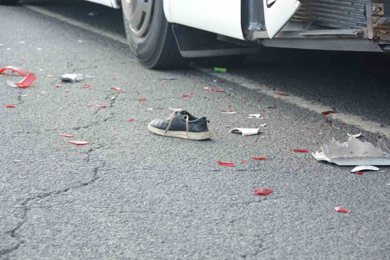 KAZADA VEFAT EDEN ERHAN YAMAN OLAY YERİ AYAKKABISI