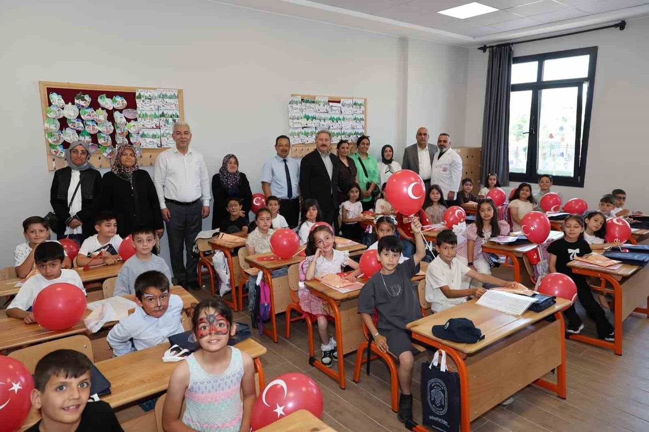 KAZIM KARABEKİR İLKOKULU VE KAZIM KARABEKİR ORTAOKULU'NDA DÜZENLENEN 2025-2026 EĞİTİM ÖĞRETİM YILI...