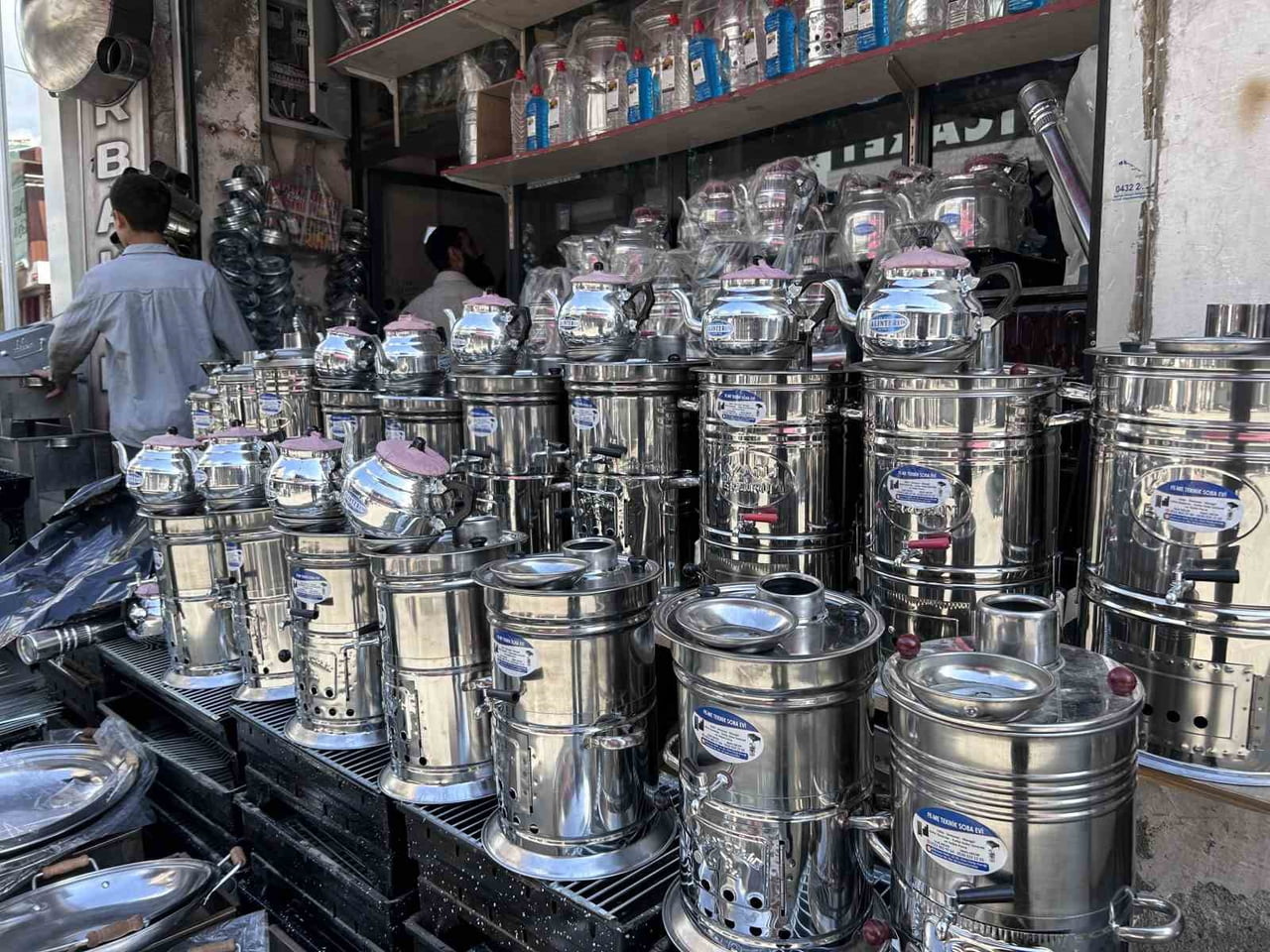 KENTİN EN ESKİ ÇARŞILARINDAN SOBACILAR ÇARŞISI'NDA İSE HUMMALI BİR ÇALIŞMA BAŞLADI. HEM TOPTAN HEM...