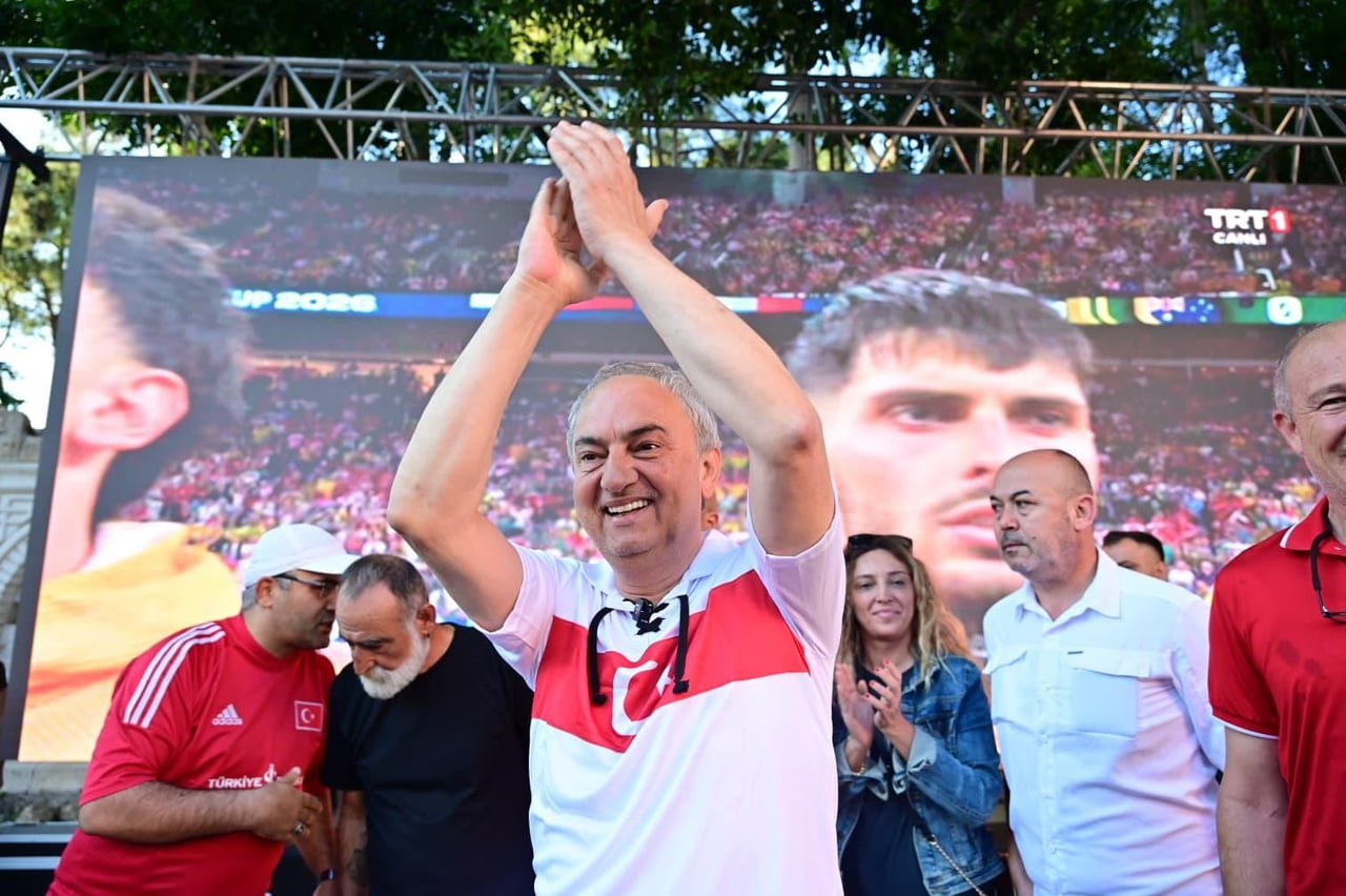 KEPEZ BELEDİYESİ TARAFINDAN DOKUMAPARK’TA KURULAN DEV EKRAN, A MİLLİ FUTBOL TAKIMI’NIN AVUSTURALYA...