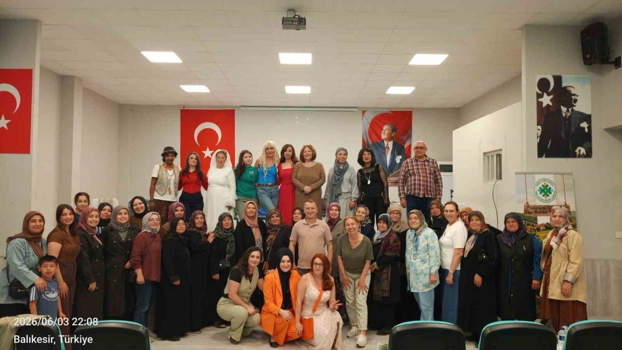 KEPSUTLU KADINLARIN OYNADIĞI TİYATRO OYUNU İLGİ GÖRDÜ