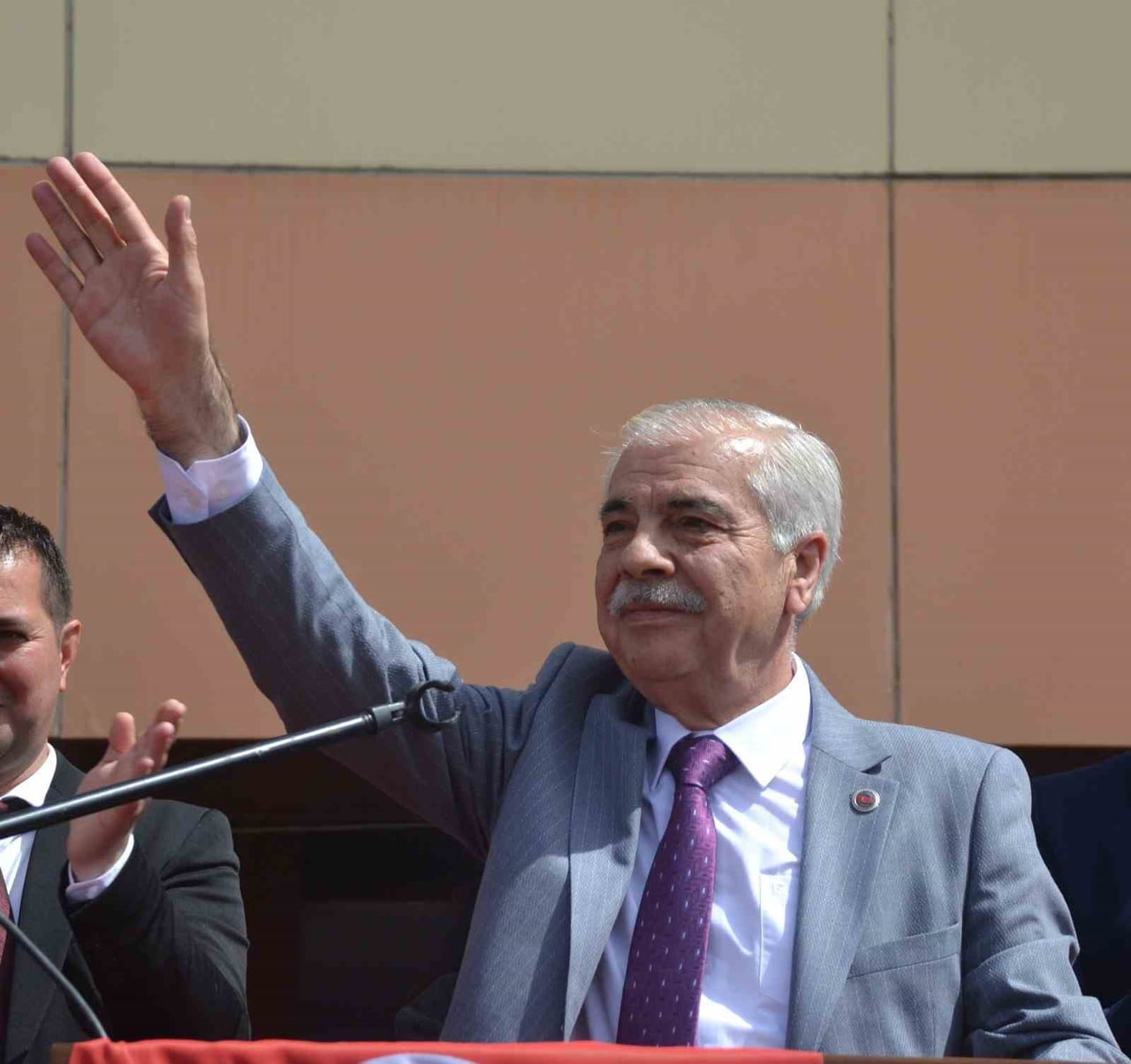 KEŞAN BELEDİYE BAŞKANI MEHMET ÖZCAN, CUMHURİYET HALK PARTİSİ'NDEN (CHP) İSTİFA ETTİ.