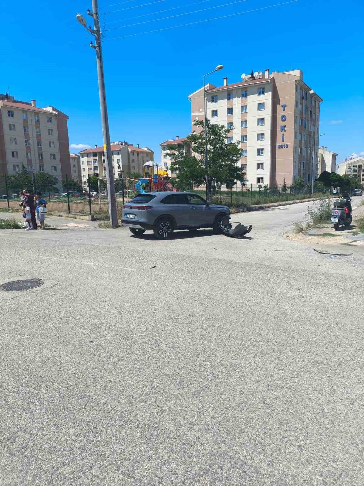 KEŞAN’DA OTOMOBİL İLE ÇARPIŞAN MOTOSİKLETİN SÜRÜCÜSÜ YARALANDI