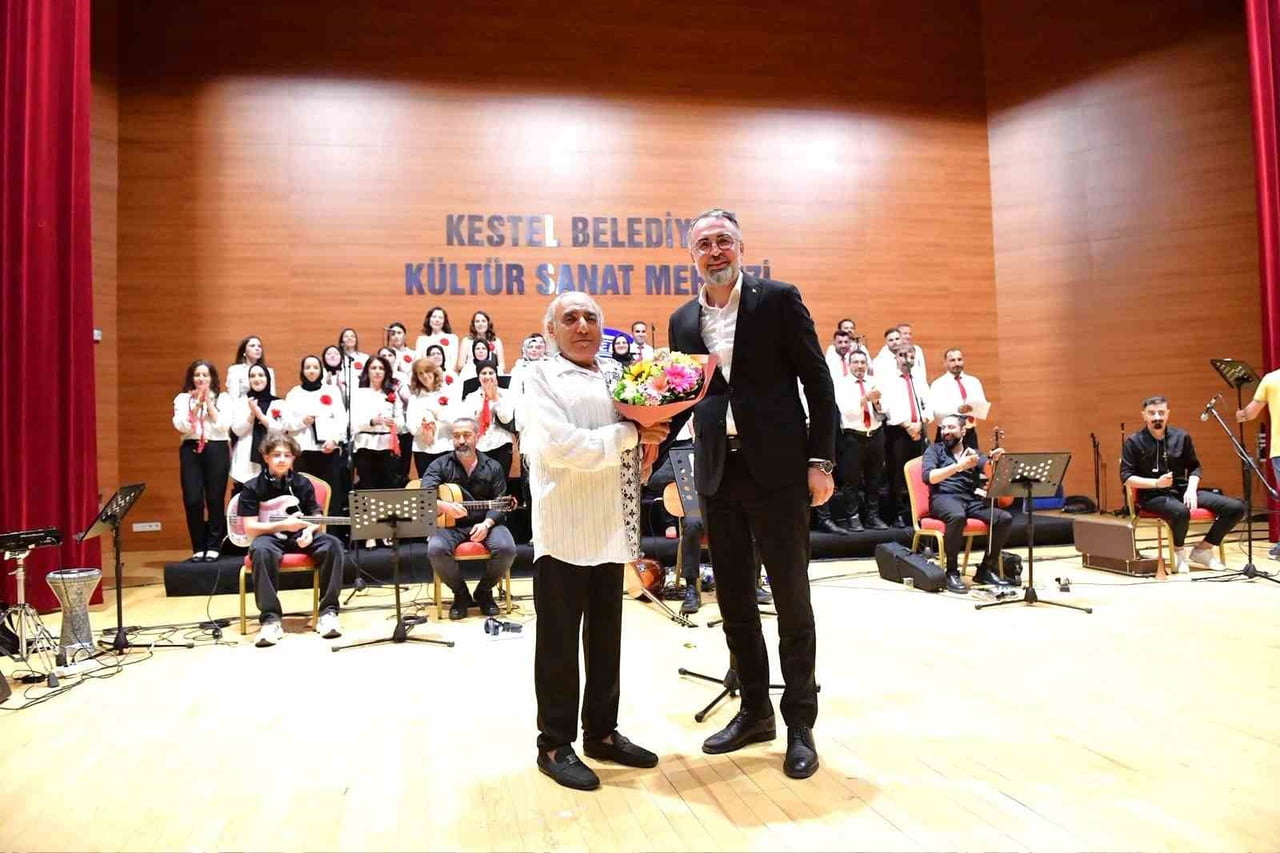 KESTEL BELEDİYESİ TÜRK HALK MÜZİĞİ KOROSU TARAFINDAN GERÇEKLEŞTİRİLEN KONSER, SANATSEVERLERİN...