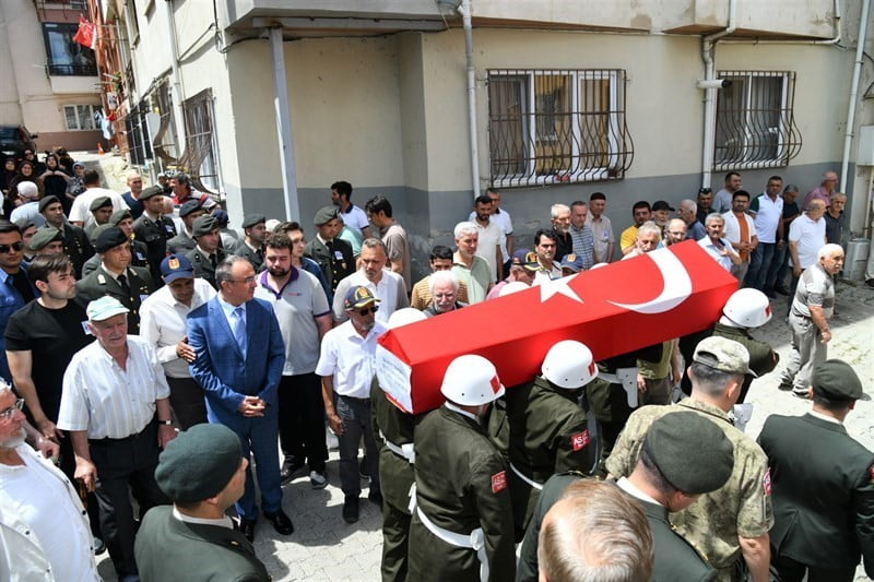 KIBRIS GAZİSİ İBRAHİM BAHÇELİ, DÜZENLENEN ASKERİ TÖRENİN ARDINDAN SON YOLCULUĞUNA...