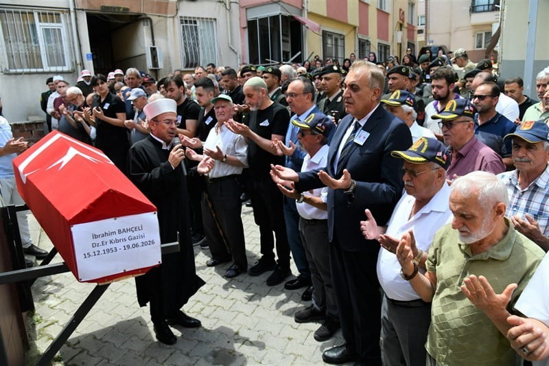 KIBRIS GAZİSİ İBRAHİM BAHÇELİ, DÜZENLENEN ASKERİ TÖRENİN ARDINDAN SON YOLCULUĞUNA...