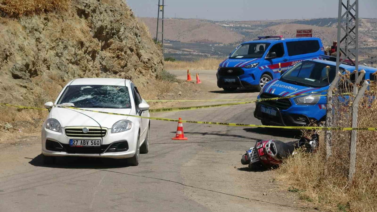 KİLİS'İN MUSABEYLİ İLÇESİNE BAĞLI ÇINAR KÖYÜNDE YOL VERME MESELESİ NEDENİYLE ÇIKAN BIÇAKLI KAVGADA...