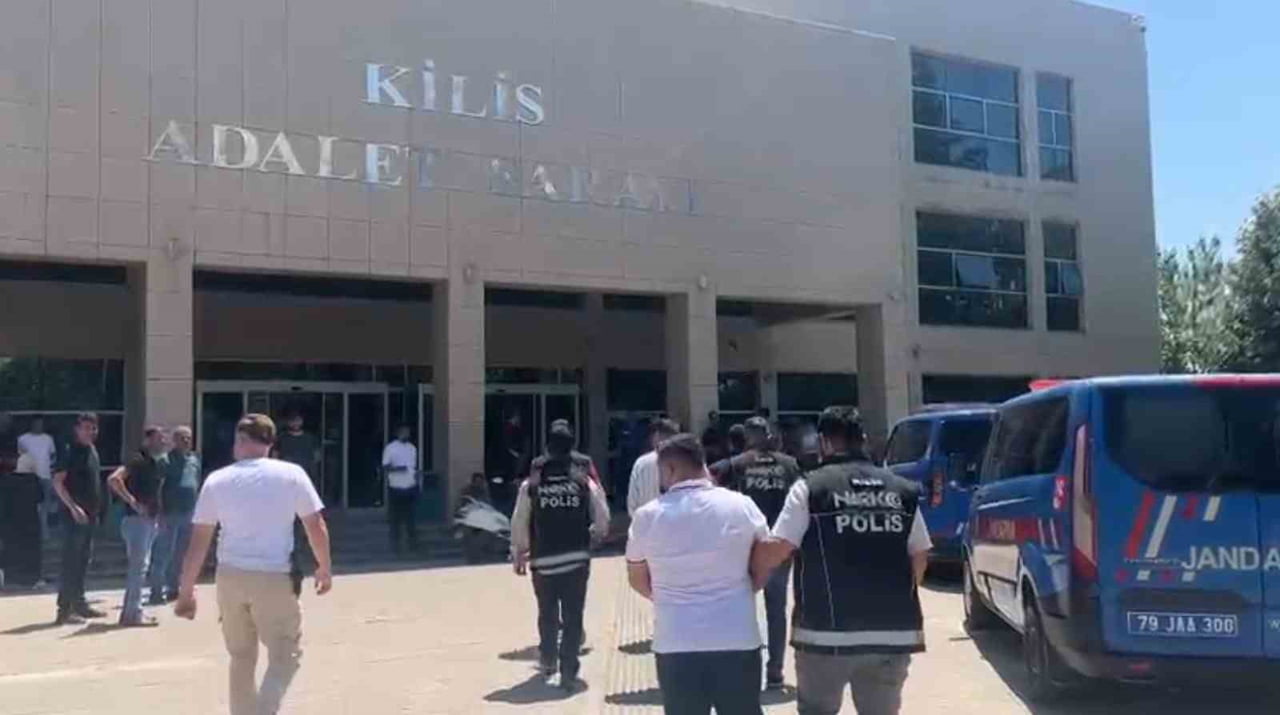 KİLİS'TE 275 BİN 121 ADET CAPTAGON HAP ELE GEÇİRİLDİ: 3 TUTUKLAMA