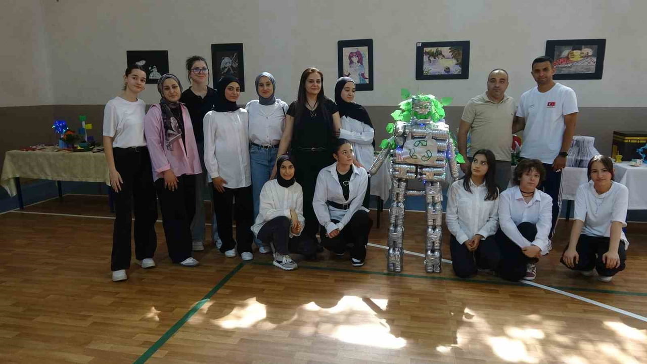 KİLİS'TE EKREM ÇETİN KIZ ANADOLU İMAM HATİP LİSESİ ÖĞRENCİLERİ VE ÖĞRETMENLERİ, SIFIR ATIK VE...