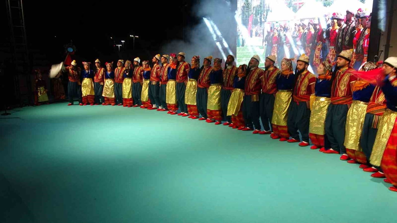 KİLİS'TE HALK OYUNLARI VE MÜZİK ŞÖLENİ