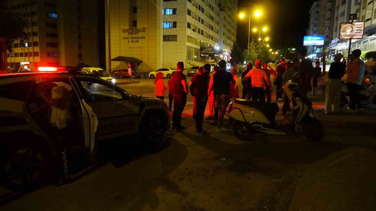 KİLİS'TE İKİ MOTOSİKLETİN ÇARPIŞMASI SONUCU 5 KİŞİ YARALANDI