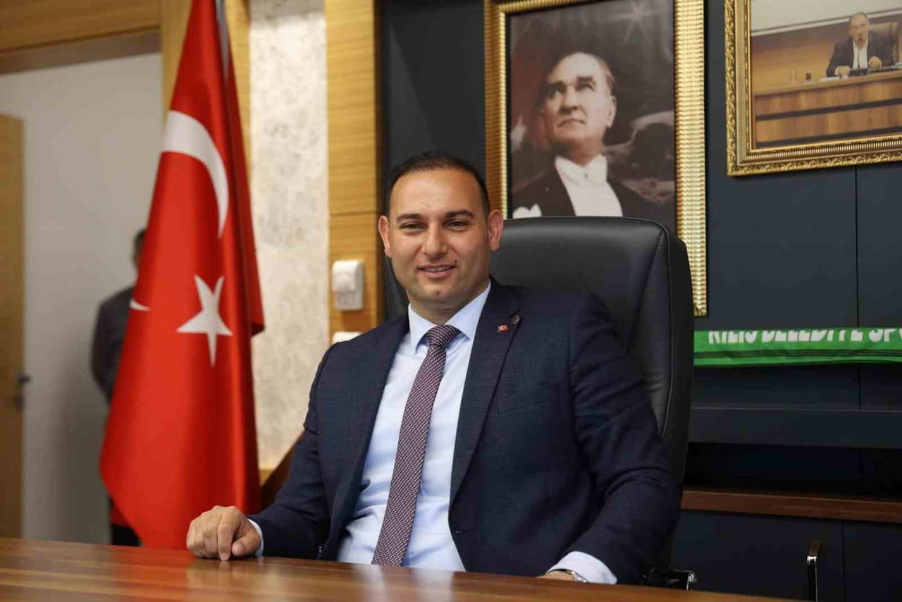 KİLİS BELEDİYE BAŞKANI HAKAN BİLECEN, CUMHURİYET HALK PARTİSİ'NDEN (CHP) İSTİFA ETTİĞİNİ...