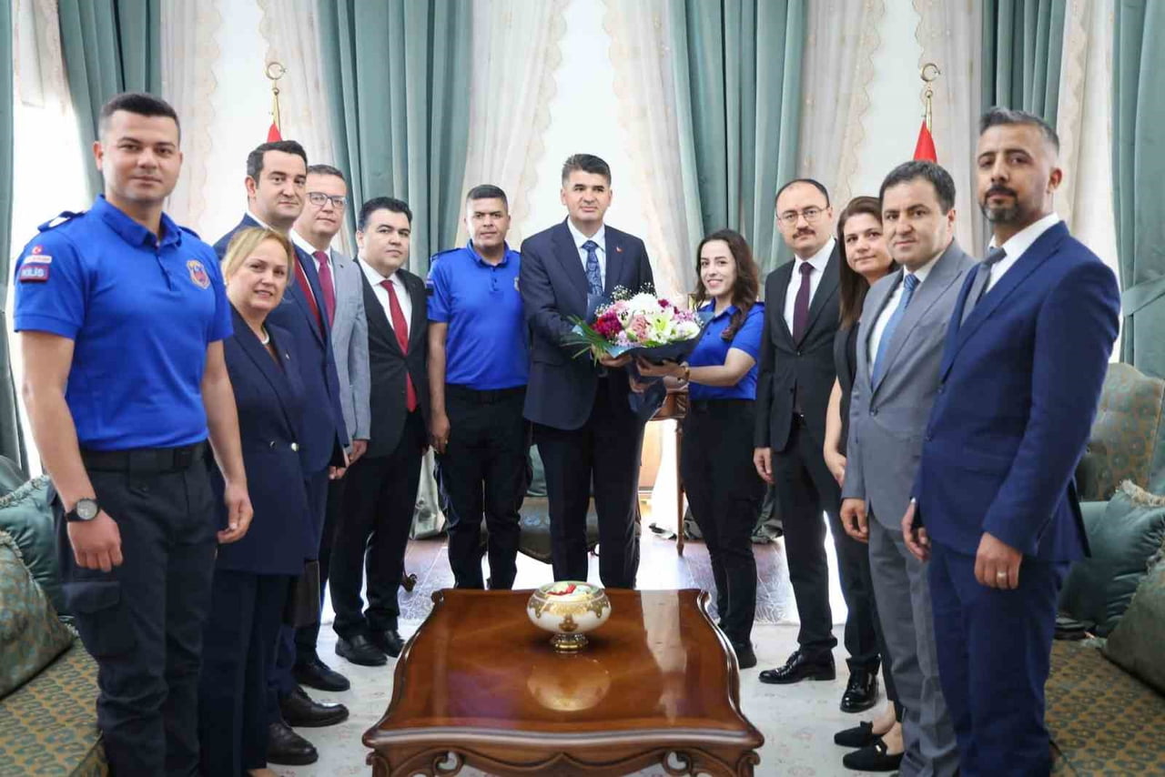 KİLİS CUMHURİYET BAŞSAVCISI EMRE KAYA VE KURUM PERSONELLERİ, KİLİS VALİSİ ÖMER KALAYLI'YI...