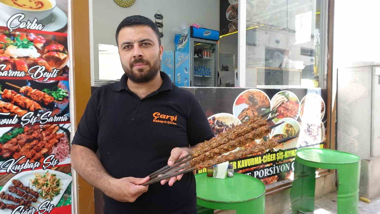 KİLİS’İN TESCİLLİ LEZZETİ ORUK KEBABI SOFRALARDAKİ YERİNİ KORUYOR ORHAN GENÇOĞLU USTA