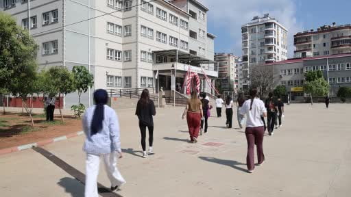 Kimliğini unutan öğrenci polis ekiplerinin yardımına rağmen sınava yetişemedi