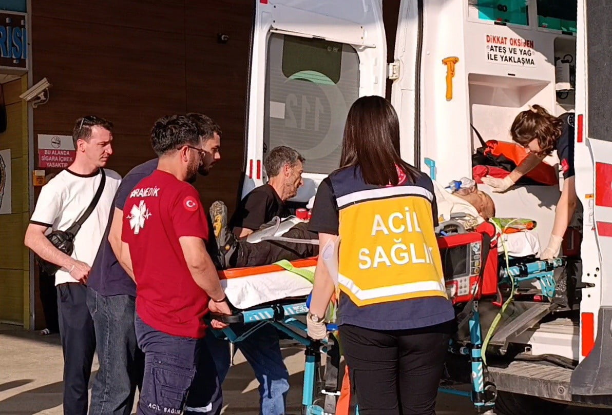 KİRAZ TOPLAMAK İÇİN AĞACA ÇIKTI, DÜŞEREK AĞIR YARALANDI