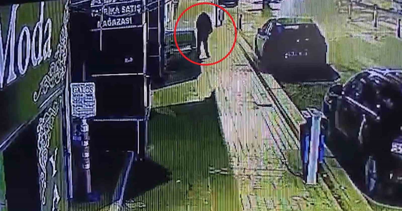 KIRIKKALE'DE BİR ÇAY OCAĞINI ATEŞE VEREN ŞÜPHELİ, TANINMAMAK İÇİN BAŞINA ÇÖP POŞETİ GEÇİREREK...