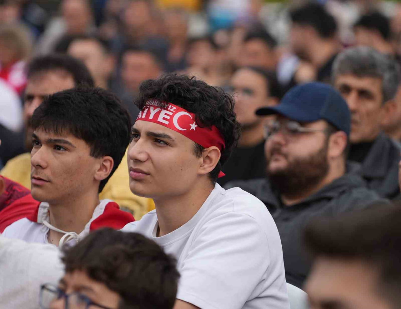 KIRIKKALE'DE GENÇLER VE AİLELER, A MİLLİ FUTBOL TAKIMI'NIN AVUSTRALYA İLE OYNADIĞI DÜNYA KUPASI...