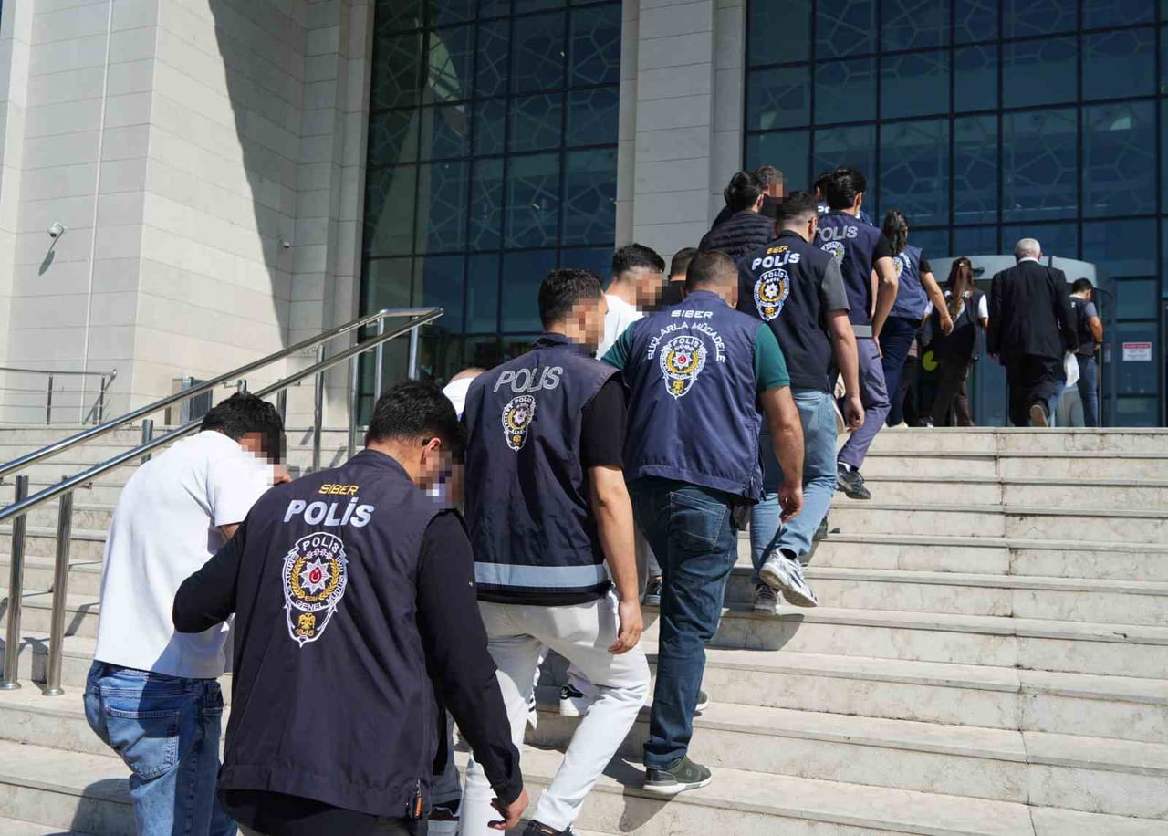KIRIKKALE'DE GÖZALTINA ALINAN YASA DIŞI BAHİS ŞÜPHELİLERİ ADLİYEYE SEVK EDİLDİ