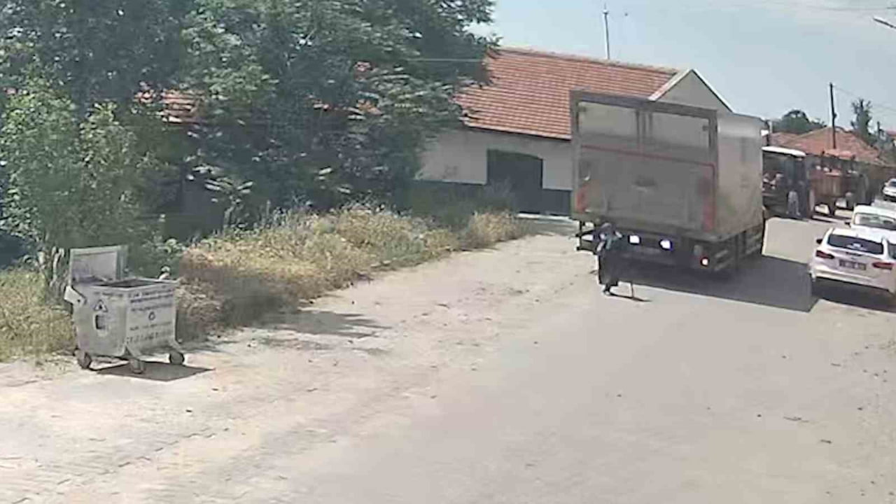 KIRIKKALE'NİN ÇELEBİ İLÇESİNDE GERİ MANEVRA YAPAN KAMYONUN ÇARPTIĞI 87 YAŞINDAKİ KADIN...
