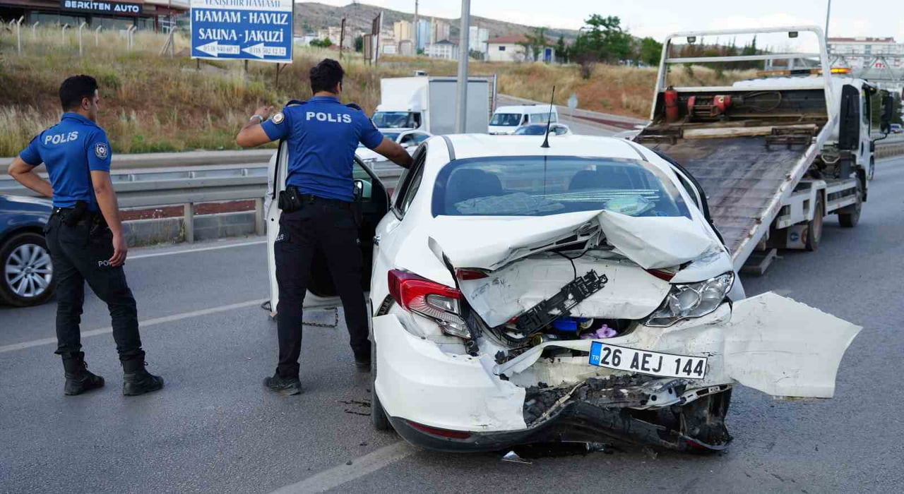 KIRIKKALE-ÇORUM KARA YOLU ÜZERİNDE SEYREDEN M.Ö. İDARESİNDEKİ 06 BFE 933 PLAKALI OTOMOBİL, H.E....