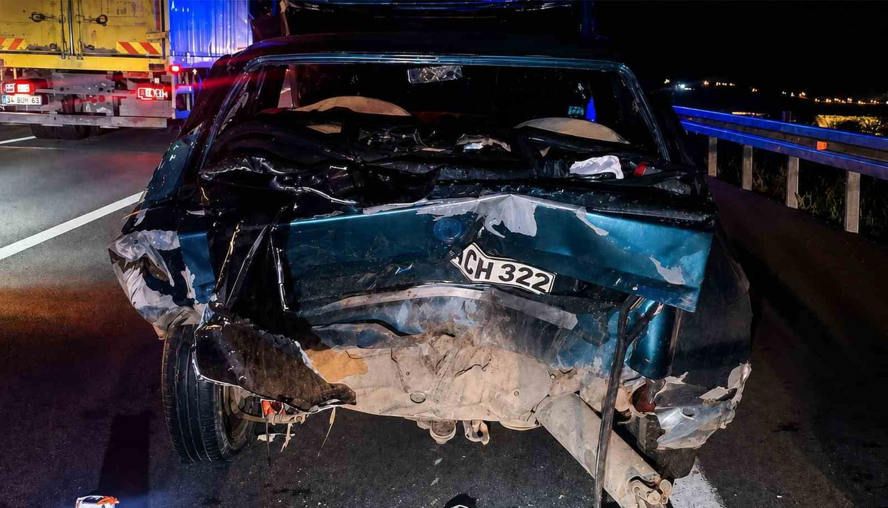 KIRIKKALE’DE ARIZA NEDENİYLE BANKETTE DURAN OTOMOBİLE BAŞKA BİR ARACIN ÇARPMASI SONUCU MEYDANA...