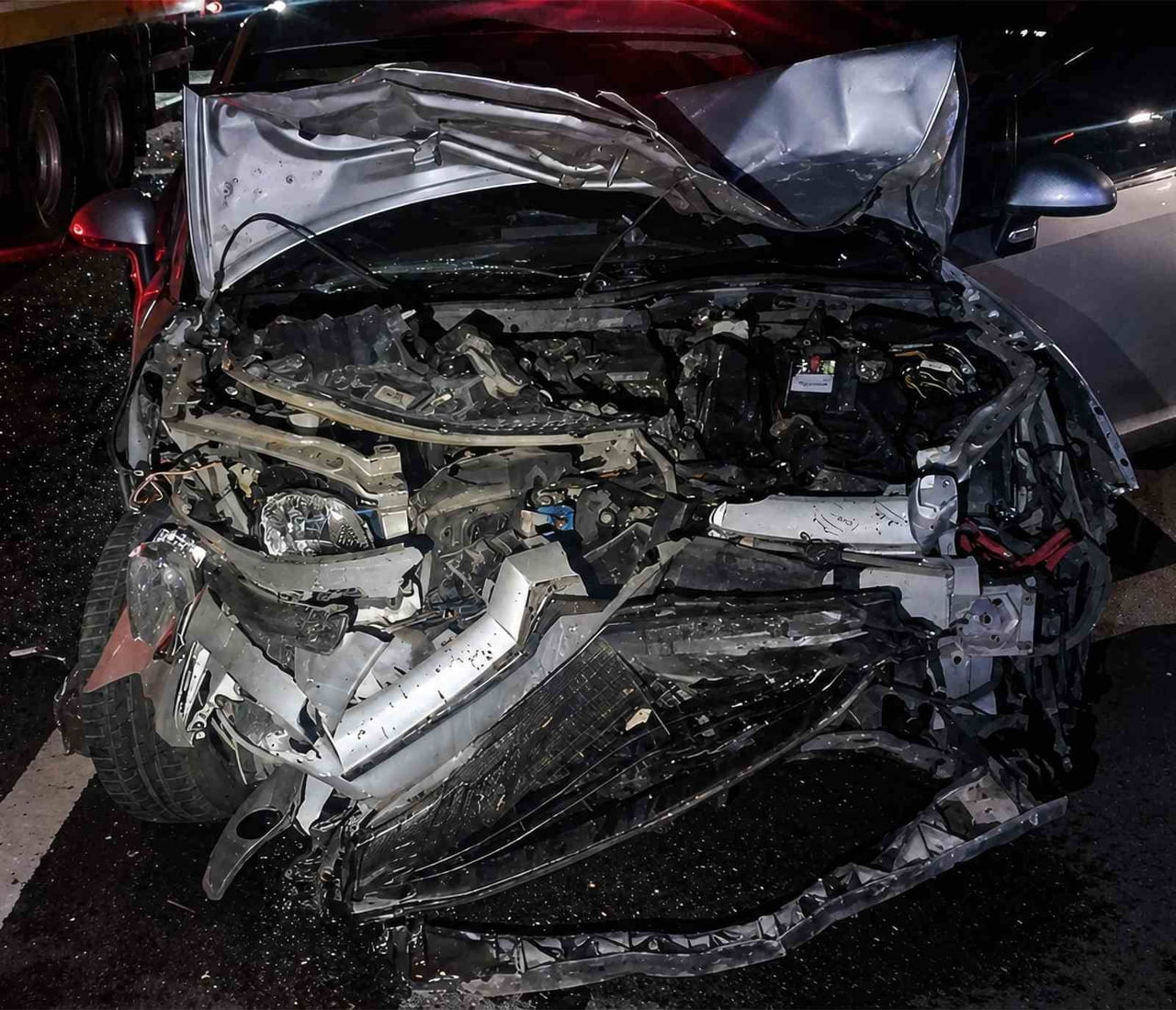 KIRIKKALE’DE ARIZA NEDENİYLE BANKETTE DURAN OTOMOBİLE BAŞKA BİR ARACIN ÇARPMASI SONUCU MEYDANA...