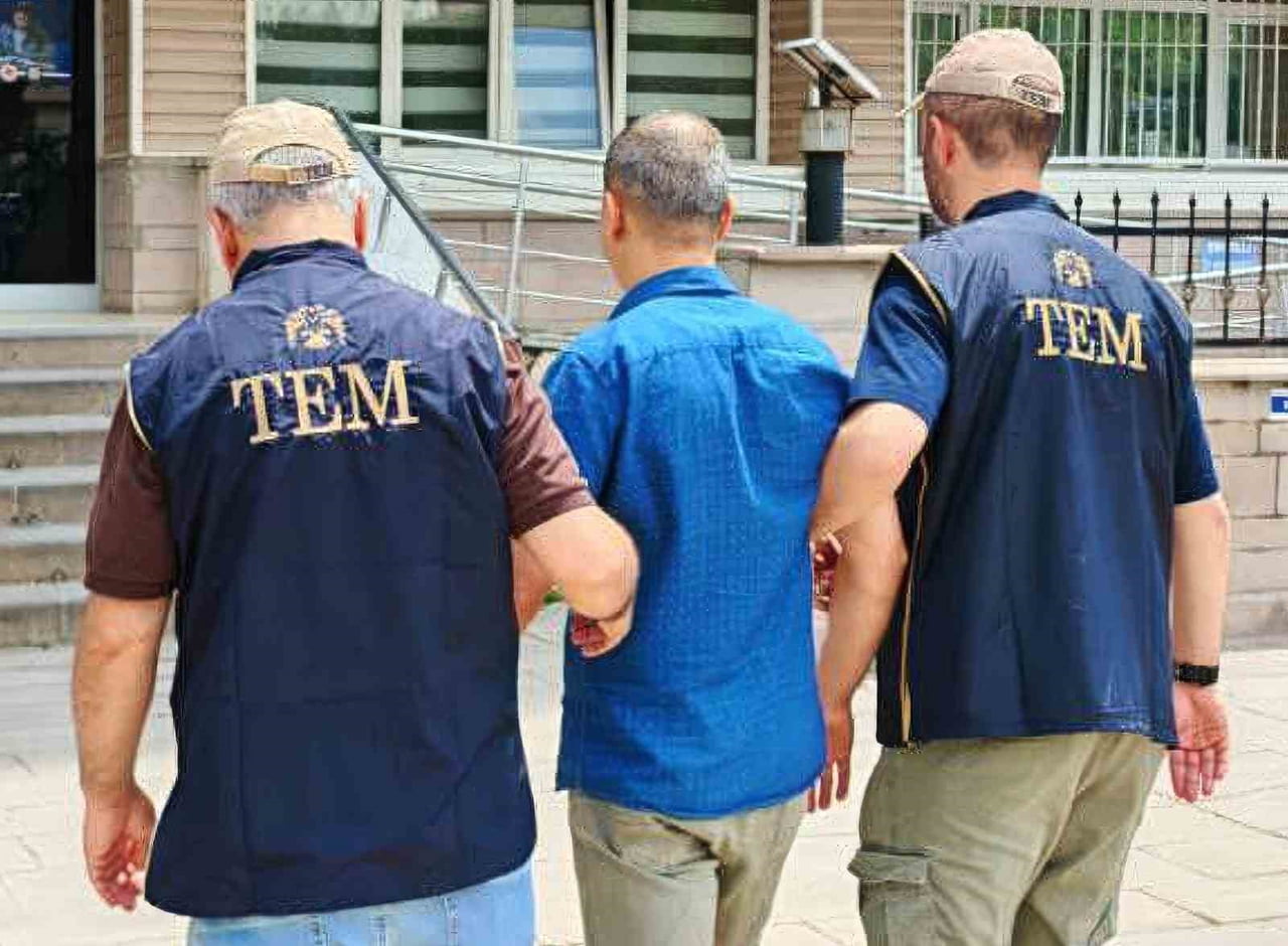 KIRIKKALE’DE FETÖ/PDY'YE ÜYE OLMAK SUÇUNDAN HAKKINDA 6 YIL 3 AY KESİNLEŞMİŞ HAPİS CEZASI BULUNAN...