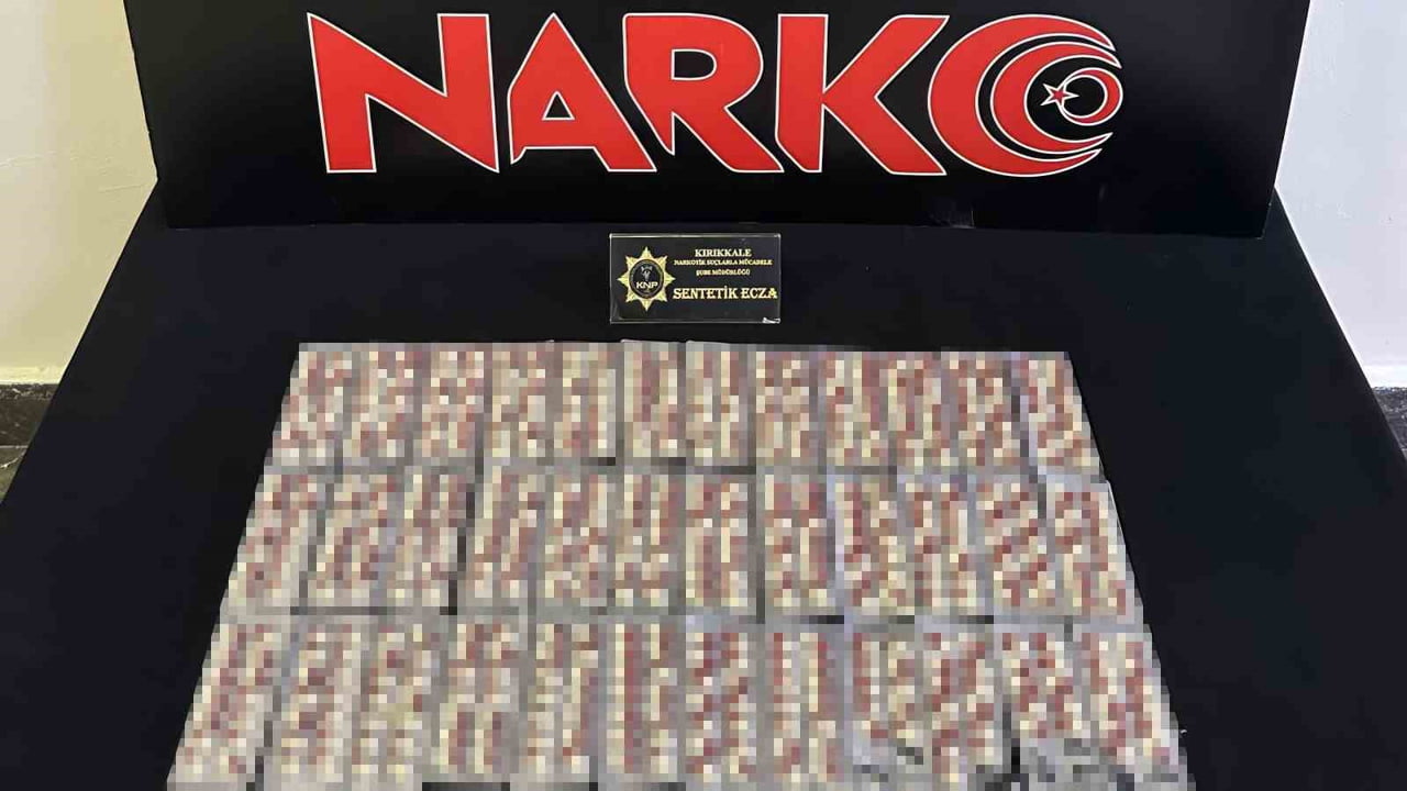 KIRIKKALE’DE POLİS EKİPLERİNCE DÜZENLENEN UYUŞTURUCU OPERASYONUNDA 493 ADET SENTETİK UYUŞTURUCU...