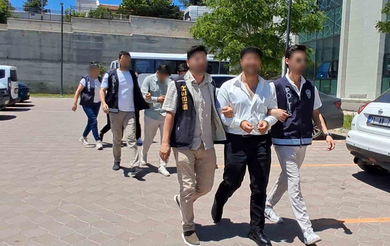 KIRIKKALE’DE YASA DIŞI BAHİS OPERASYONUNDA GÖZALTINA ALINAN 11 ŞÜPHELİ, ADLİ KONTROL ŞARTIYLA...
