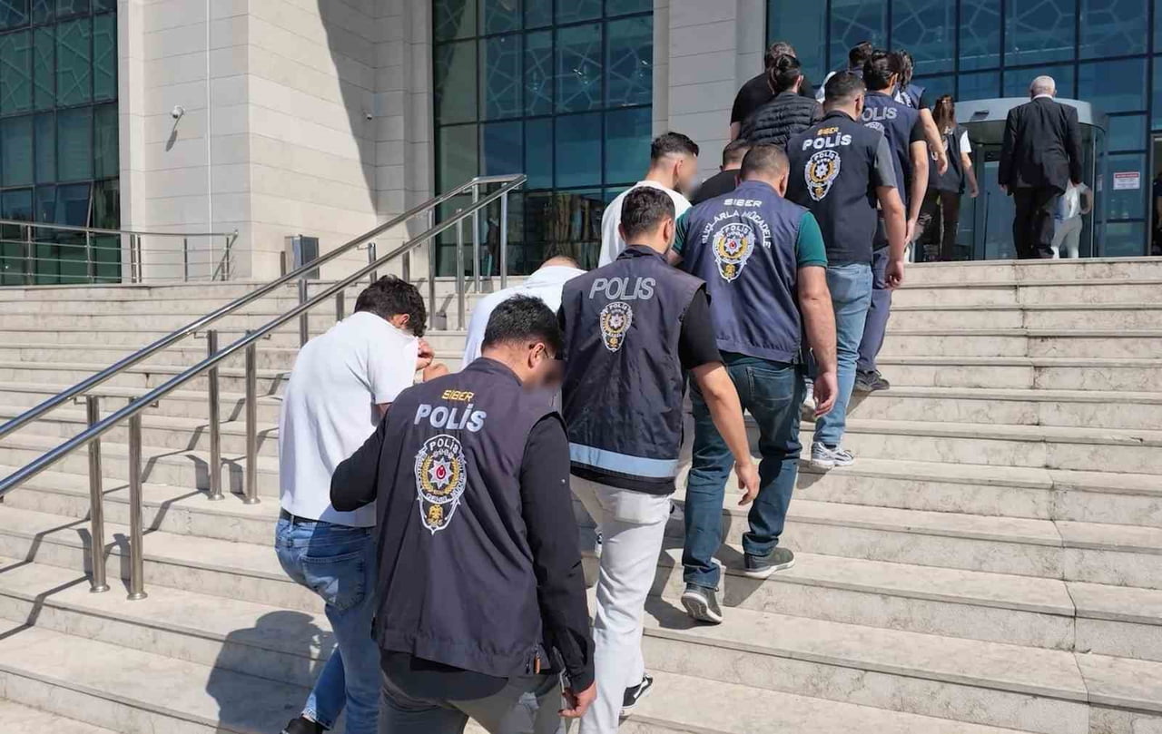 KIRIKKALE’DE YASA DIŞI BAHİS OPERASYONUNDA GÖZALTINA ALINAN 11 ŞÜPHELİ, ADLİ KONTROL ŞARTIYLA...