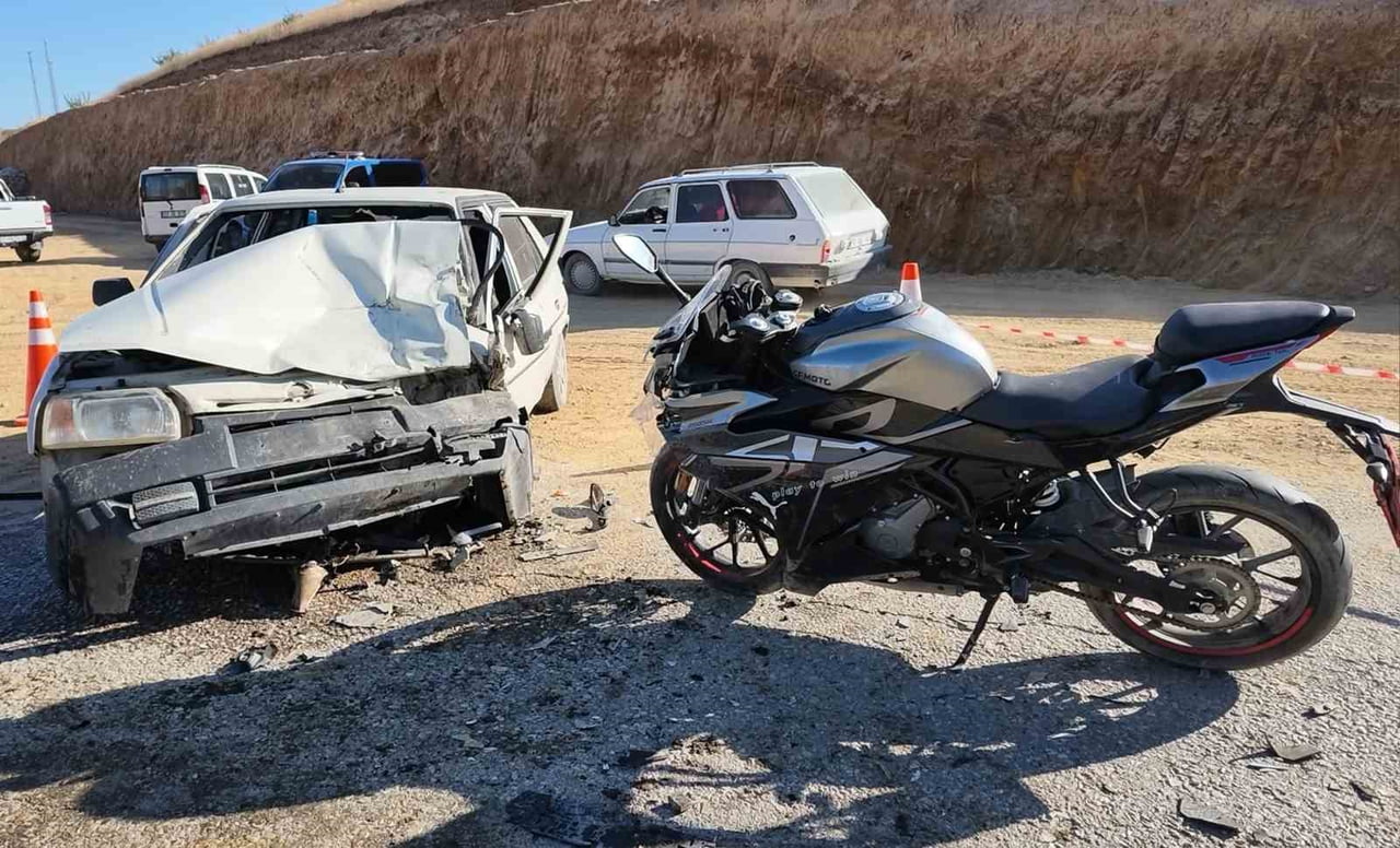 KIRIKKALE’NİN YAHŞİHAN İLÇESİNDE 3 ARACIN KARIŞTIĞI ZİNCİRLEME TRAFİK KAZASINDA 5 KİŞİ...