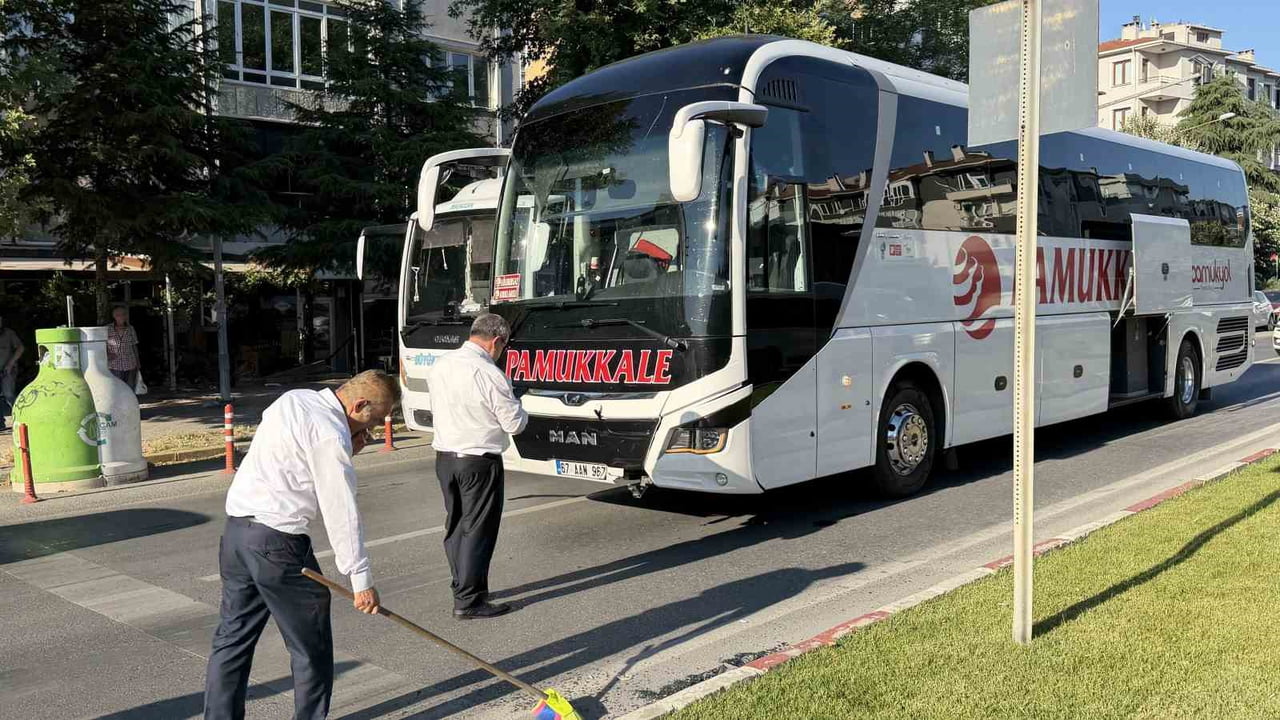 KIRKLARELİ’NİN LÜLEBURGAZ İLÇESİNDE YAYA GEÇİDİNDE YAVAŞLAYAN BİNEK OTOMOBİLE ARKADAN ÇARPAN YOLCU...
