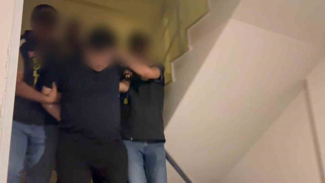 KIRMIZI BÜLTENLE ARANAN YABANCI UYRUKLU ULUSLARARASI UYUŞTURUCU KAÇAKÇISI, MİT'İN TESPİTİNİN...