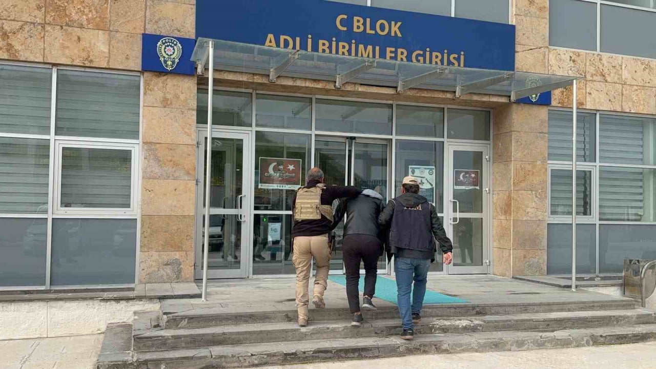 KIRŞEHİR'DE İL EMNİYET MÜDÜRLÜĞÜ EKİPLERİNİN DEAŞ TERÖR ÖRGÜTÜNE YÖNELİK GERÇEKLEŞTİRDİĞİ EŞ...