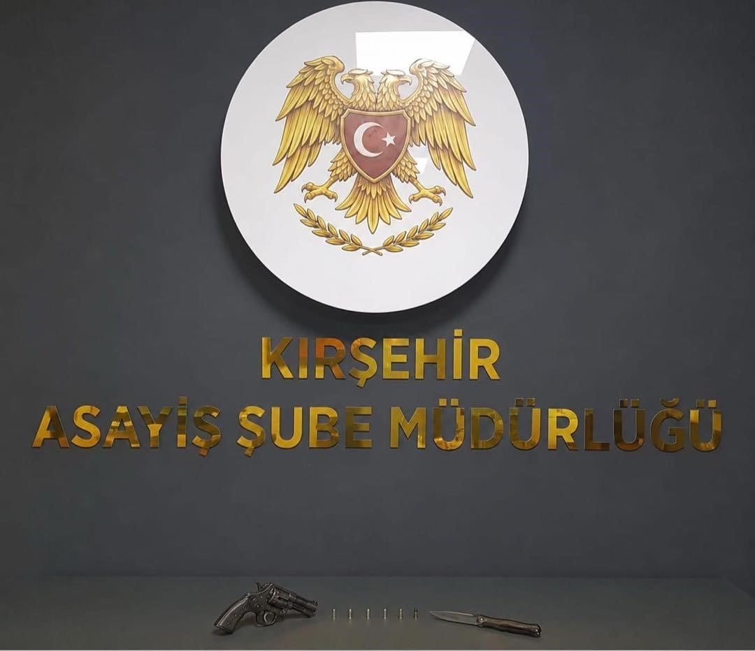 KIRŞEHİR'DE POLİS YAPTIĞI UYGULAMADA  1 AV TÜFEĞİ, 1  KURUSIKI TABANCA, 10  FİŞEK VE 1 KESİCİ ALET...